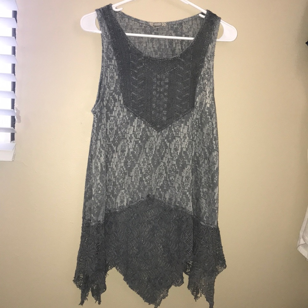 BKE Gimmicks sleeveless shirt.